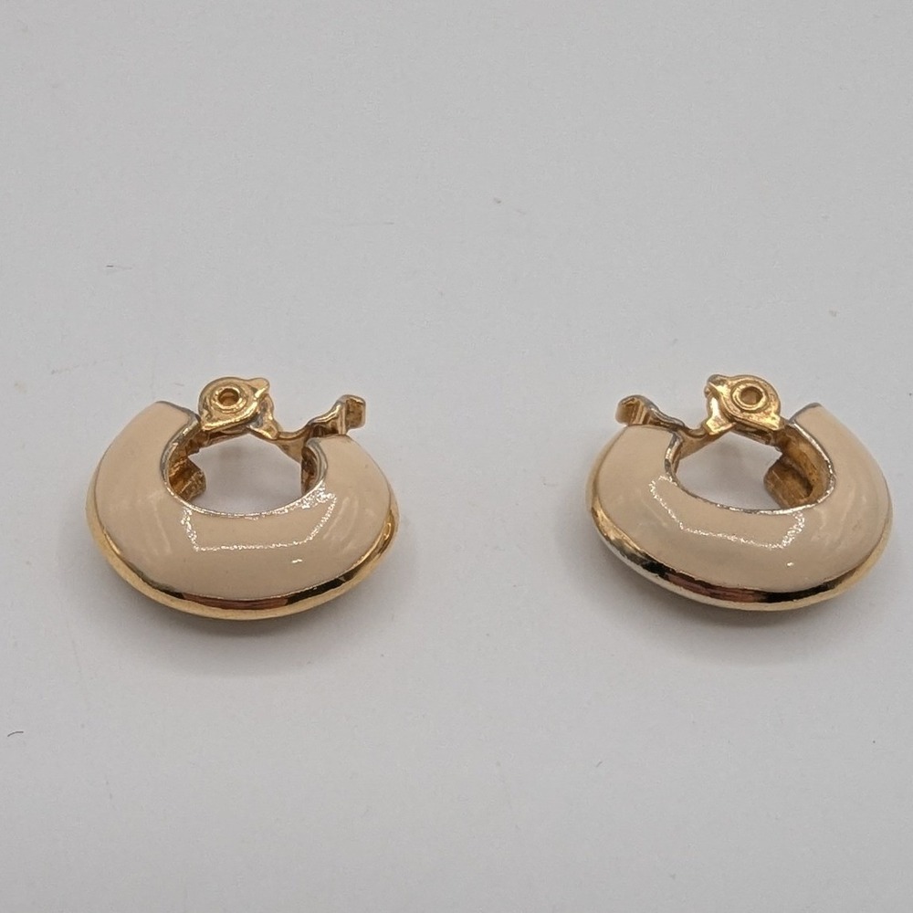 Cream Enamel Gold Tone Chunky Small Hoop Earrings Vintage Style Hinge Closure